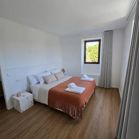 Semesterbostad Recanto Do Eido *